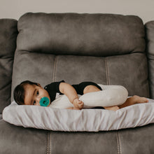 Cargar imagen en el visor de la galería, snuggle me organic infant baby bassinet portable baby preferred mother nest baby newborn essentials organic baby sleeping positioner for baby bed baby gear girl snuggle me organic cosleeper large gender neutral baby shower gifts