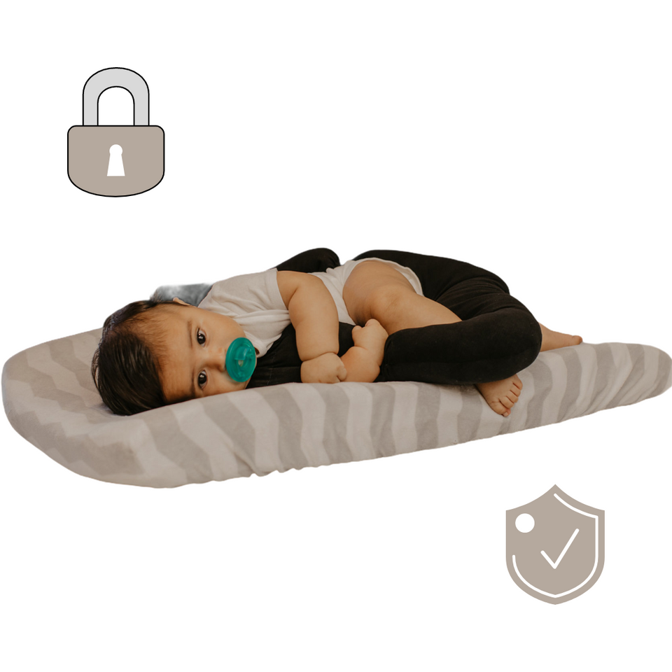 During the first months, your baby’s nervous system is immature; your baby won’t be able to control many movements. This Baby Nest Lounger helps to reduce startle or Moro reflex; providing security while the baby is hugging the center handle